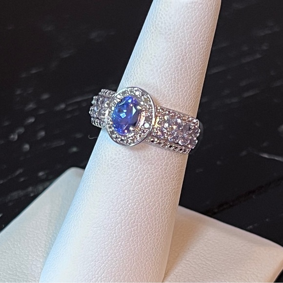 ⭐️ QVC Purple CZ with light purple side stones Sterling Silver Ring Size 6 - Picture 4 of 14